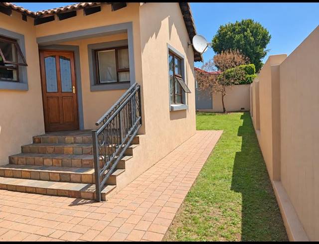 3 BEDROOM HOUSE FOR SALE IN THATCHFIELD